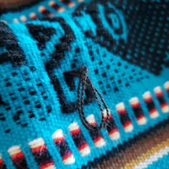 Artesanias Inca 100% Wool Fringed Cape Attached Scarf Hand Made in Ecuador - Picture 10 of 10